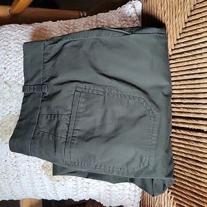 Vince, army green capris, size 6
